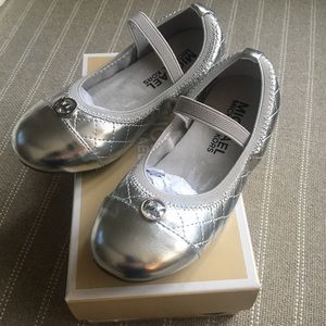 NIB MICHAEL KORS Authentic Youth Shoes Size 10